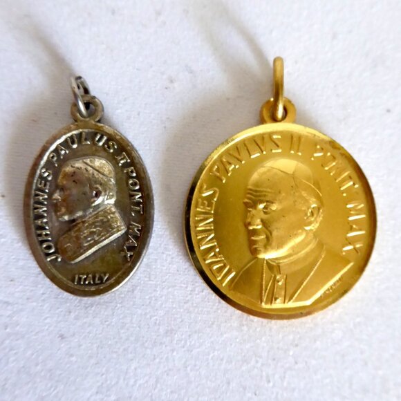 VINTAGE NEW POPE JOHN PAUL II VATICAN HOLY MEDALLION MEDAL CHARM LOT - Picture 2 of 12